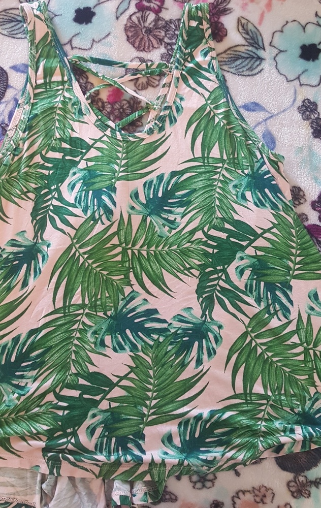 Flowy tank